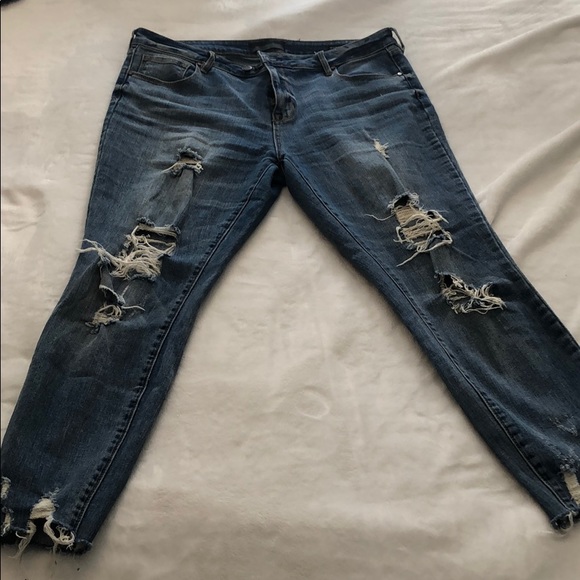 Distressed Kendall+Kylie Jeans - Picture 2 of 9
